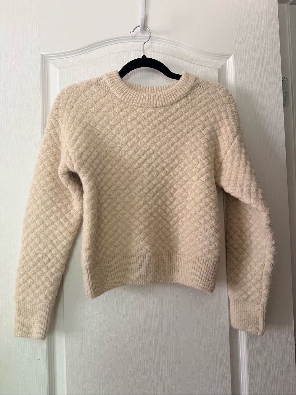 Vestique Cream Quilted Crewneck Sweater